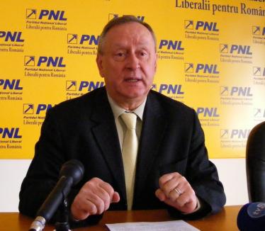 Senatorul PNL Cornel Popa şi-a donat salariul unui copil bolnav de cancer